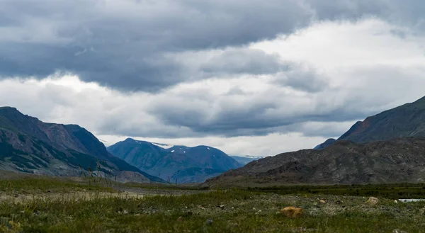 Hintergrundbild einer Berglandschaft. Russland, Sibirien, Altai — Stockfoto