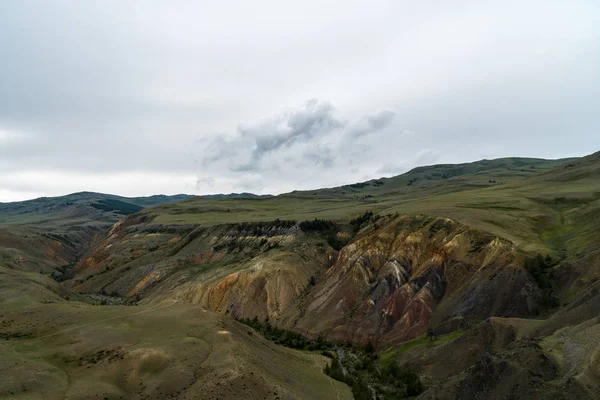 Bir dağ manzara arka plan görüntüsü. Rusya, Sibirya, Altay — Stok fotoğraf