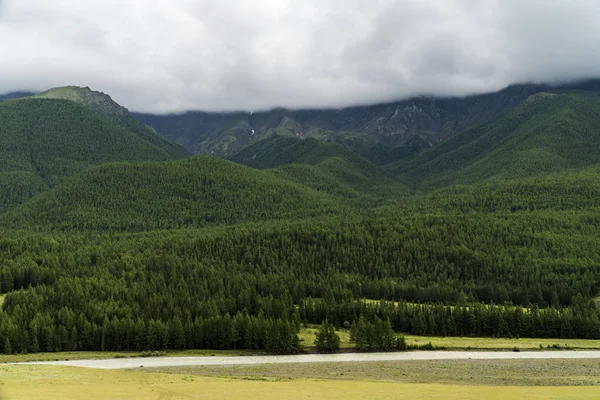 Image de fond d'un paysage de montagne. Russie, Sibérie, Altaï — Photo