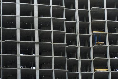 Yapım aşamasında ki çok katlı bir binanın fotoğrafı