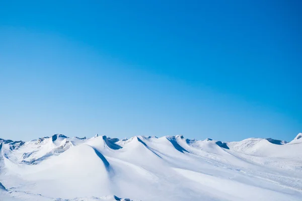 西伯利亚多雪地貌的背景图像 — 图库照片