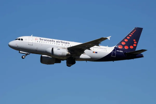 Brüksel Havayolları A319 Oo-Ssq yolcu uçağı Madrid Barajas Havaalanı kalkış