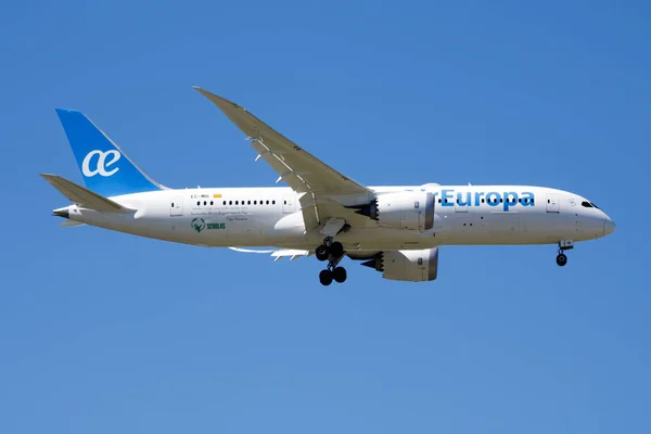 Air Europa Boeing 787-8 Dreamliner EC-MiG passagiersvliegtuig landing op de luchthaven Madrid Barajas — Stockfoto