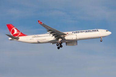 Türk Hava Yolları Airbus A330-300 Tc-Jnn yolcu uçağı Frankfurt Havalimanı'na indi