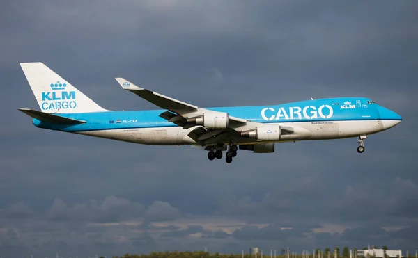 KLM Cargo Boeing 747-400 PH-CKA cargo plane landing at Amsterdam Amsterdam Schipol Airport — Stock Photo, Image