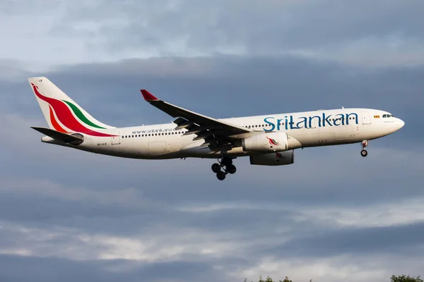 Srilankan Havayolları Airbus A330-200 4r-Alb yolcu uçağı Frankfurt iniş 