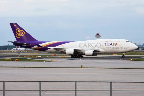 Thai Airways Cargo Boeing 747-400 HS-TGJ départ avion cargo à l'aéroport de Francfort — Photo