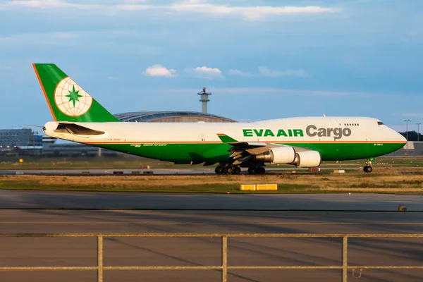 Eva Air Cargo Boeing 747-400 B-16401 vrachtvliegtuig vertrek op de luchthaven van Frankfurt — Stockfoto