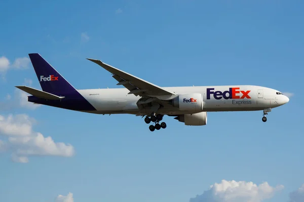 Fedex Boeing 777-200 N892fd kargo uçağı Frankfurt Havaalanı'na iniş