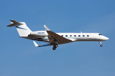 Gulfstream G550 Gv-Sp N921wc frankfurt havaalanına özel iş jeti iniş