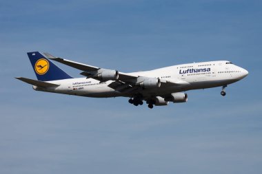 Lufthansa Boeing 747-400 D-Abvd yolcu uçağı Frankfurt Havaalanı'na iniş