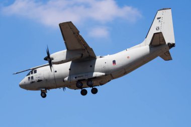 İtalyan Hava Kuvvetleri Leonardo C-27j Spartan Csx62219 nakliye uçağı riat Royal International Air Tattoo 2018 airshow için varış ve iniş