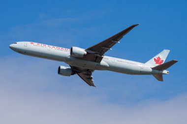 Frankfurt Havaalanı'nda Air Canada Boeing 777-300er C-Fivm yolcu uçağı kalkış