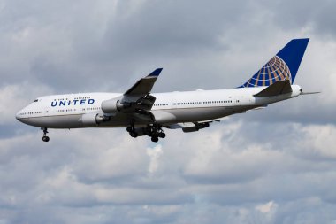 United Airlines Boeing 747-400 N199ua yolcu uçağı Frankfurt havaalanına iniş