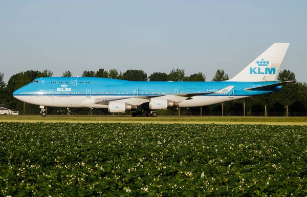 Χιλιόμετρα Royal ολλανδική Airlines Boeing 747-400 pH-BFU επιβατηγό αεροπλάνο στο Άμστερνταμ Schipol αεροδρόμιο — Φωτογραφία Αρχείου