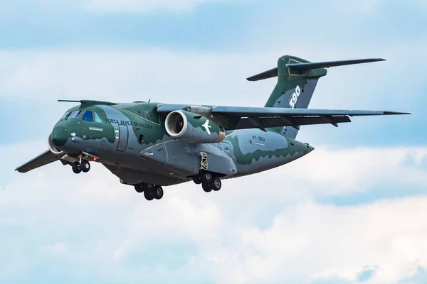 Embraer Kc-390 Pt-Znj nakliye tankeri uçak varış ve Riat Royal International Air Tattoo 2018 airshow için iniş