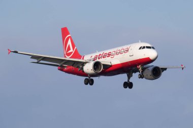 Atlasglobal Airbus A319 Tc-Atd yolcu uçağı İstanbul Atatürk Havalimanı'na iniş