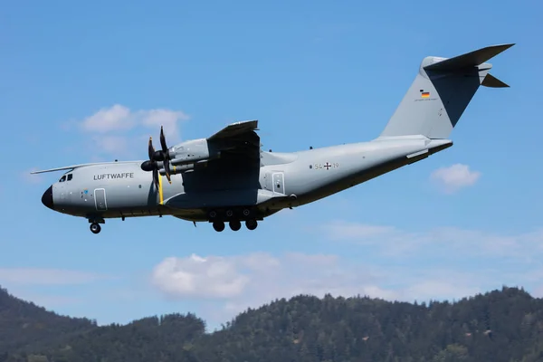 German Air Force Luftwaffe Airbus Military A400M Atlas 54+19 military transport plane arrival and landing for Airpower19 Zeltweg Airshow — Stock Photo, Image
