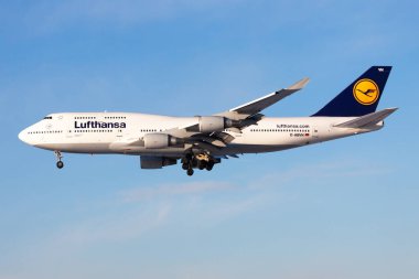 Lufthansa Boeing 747-400 D-Abvn yolcu uçağı Frankfurt havaalanına iniş