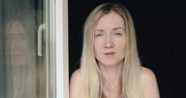 Zblízka Tváři Blondýny Dívka Přírodní Krásou Bez Make Upu — Stock video