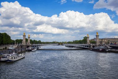 Paris, Fransa'daki Alexandre 3 köprüsü. Mayıs 11, 2019