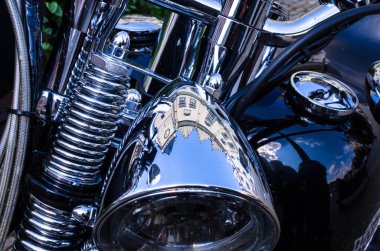 Eski motosikletkrom far binaların yansıması