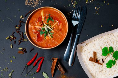 Hint yemekleri ve baharatlar, menü için şık fotoğraflar.