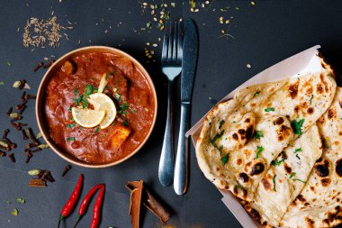 Hint yemekleri ve baharatlar, menü için şık fotoğraflar.
