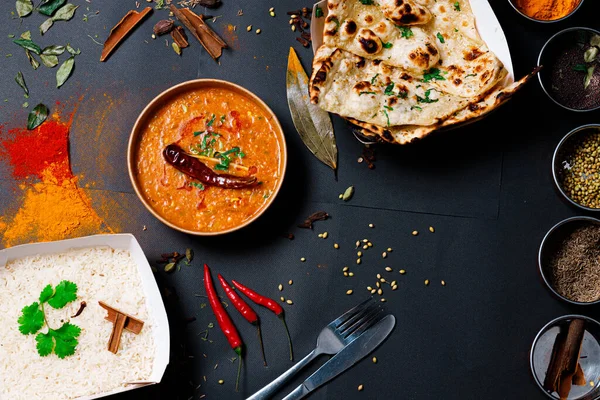 Comida indiana e especiarias picantes, fotos elegantes para o menu — Fotografia de Stock