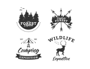 Yaratıcı Kamp Konsepti Logo Tasarım Şablonu, Siyah Beyaz, Rozetler, Set Logo