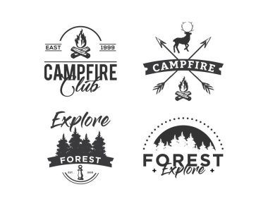 Yaratıcı Kamp Konsepti Logo Tasarım Şablonu, Siyah Beyaz, Rozetler, Set Logo