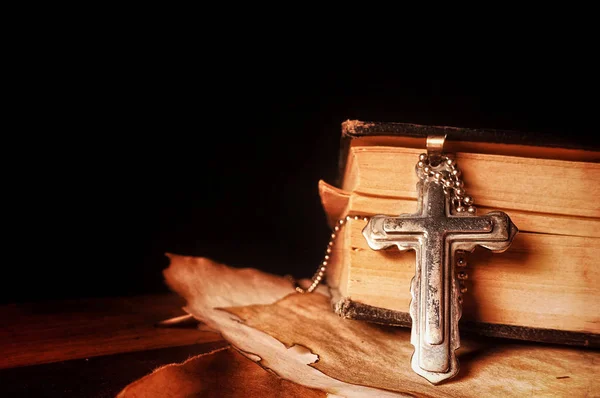 Chrześcijaństwo Religia Symbol Jezusa Krzyż Biblia — Zdjęcie stockowe