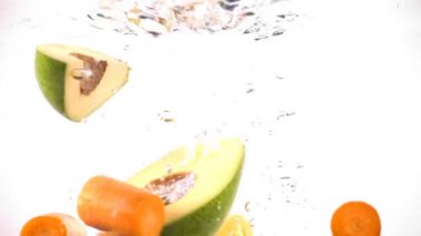 Havuç suyu ve taze avokado