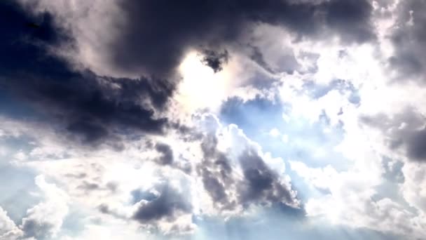 暗い雲と太陽時間の経過 — ストック動画