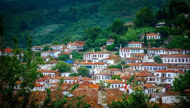 Küçük turistik şehir Türkiye'deki Şirince adlı