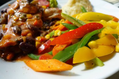 Meksika fasulyesi Chili soslu tavuk 