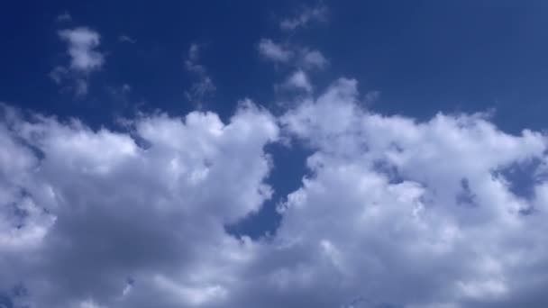 Weiche Glatte Himmlische Wolken Klaren Himmel Einem Sonnigen Tag — Stockvideo