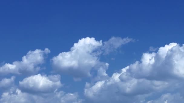 Nubes Celestiales Suaves Suaves Cielo Despejado Día Soleado — Vídeos de Stock