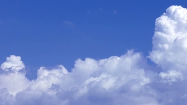 Nubes Celestiales Suaves Suaves Cielo Despejado Día Soleado — Vídeo de stock