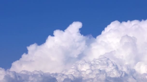 Morbide Nuvole Celesti Lisce Sul Cielo Limpido Nel Giorno Soleggiato — Video Stock