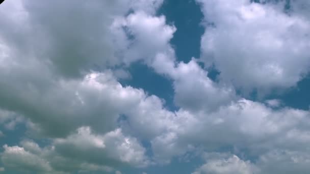 Weiche Glatte Himmlische Wolken Klaren Himmel Einem Sonnigen Tag — Stockvideo
