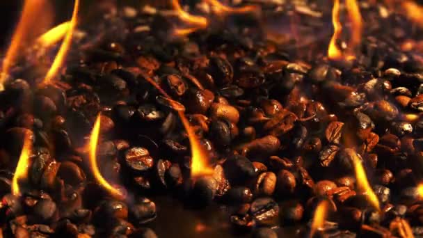 Granos Café Tostados Fuego Ardiente Macro — Vídeos de Stock