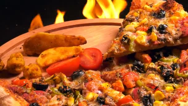 Смачна Італійська Піца Вогні — стокове відео