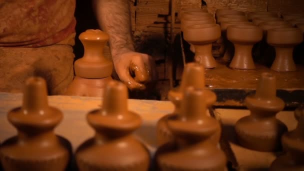 粘土のワーク ショップで作られたポット — ストック動画