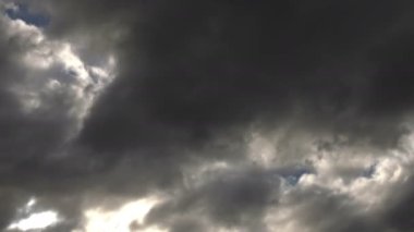 Yağmurlu bulutlar zaman atlamalı