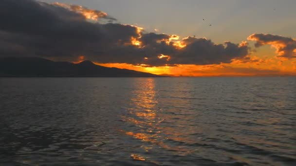 Море Дощові Хмари Захід Сонця Ліхтарі — стокове відео