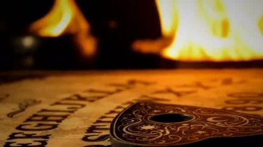 Büyücülük Ouija tahtası Spirit oyunu