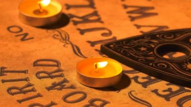Büyücülük Ouija tahtası Spirit oyunu