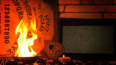 Manevi ruh arama Ouija tahtası