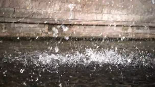 Водопад Кирпичная Стена — стоковое видео